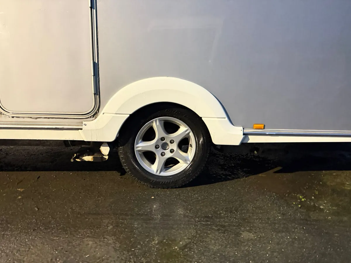 ✨SWIFT CONQUEROR SILVER SIDE 4 BERTH FIXED BED✨ - Image 3