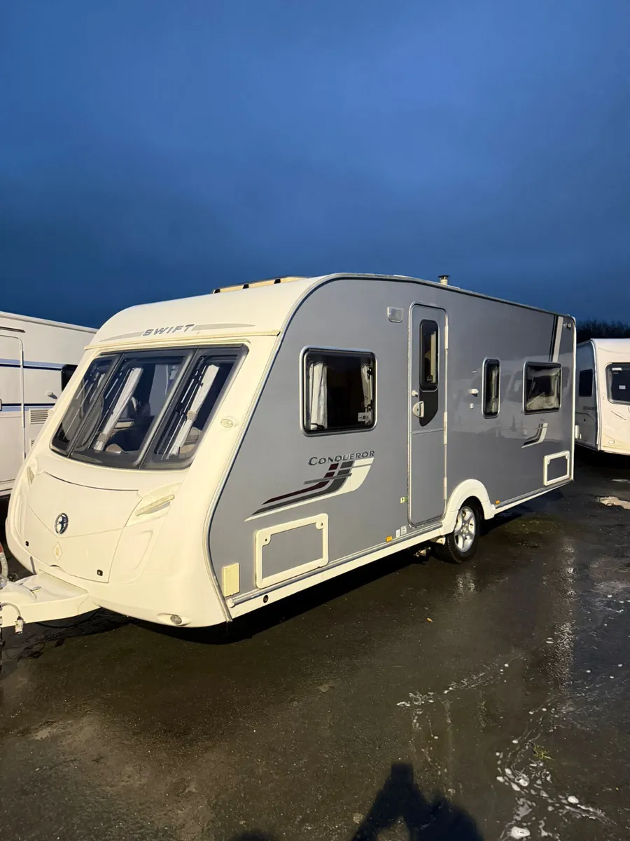 ✨SWIFT CONQUEROR SILVER SIDE 4 BERTH FIXED BED✨ - Image 1