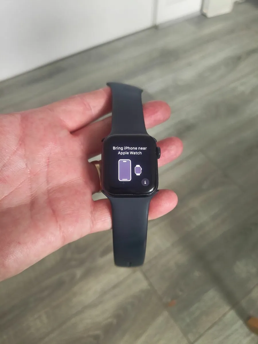Genuine Apple watch SE GPS 40mm  2 gen - Image 4