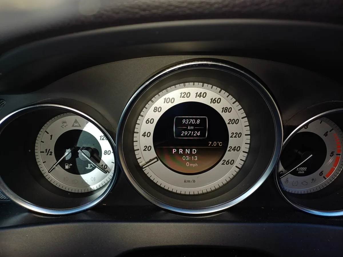 Mercedes-Benz C-Class 2011 - Image 2