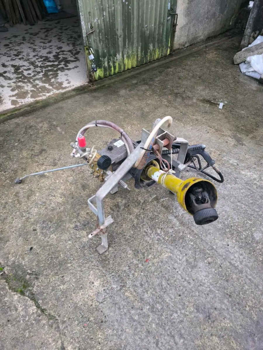 Hawk Tractor Power Washer - Image 3