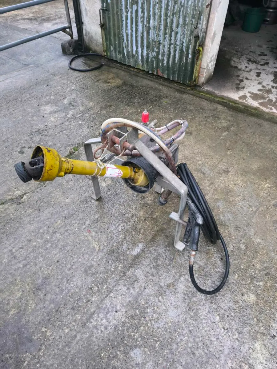 Hawk Tractor Power Washer - Image 4