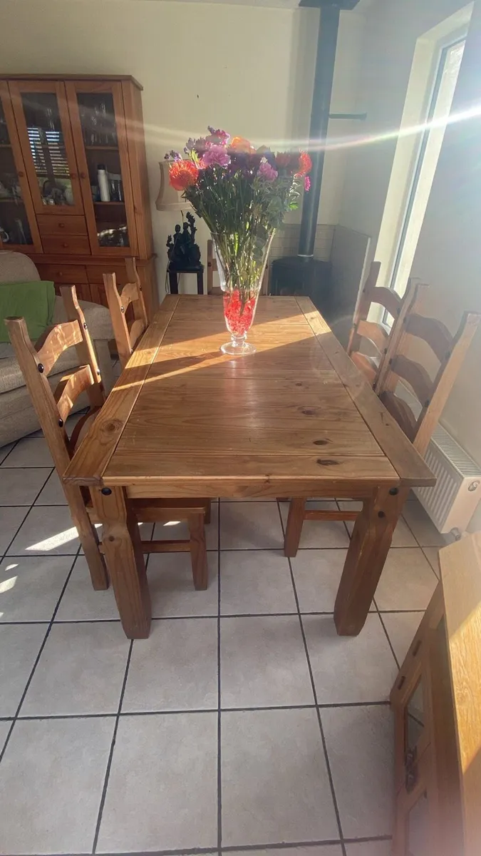 Pine table and 6 chairs - Image 1