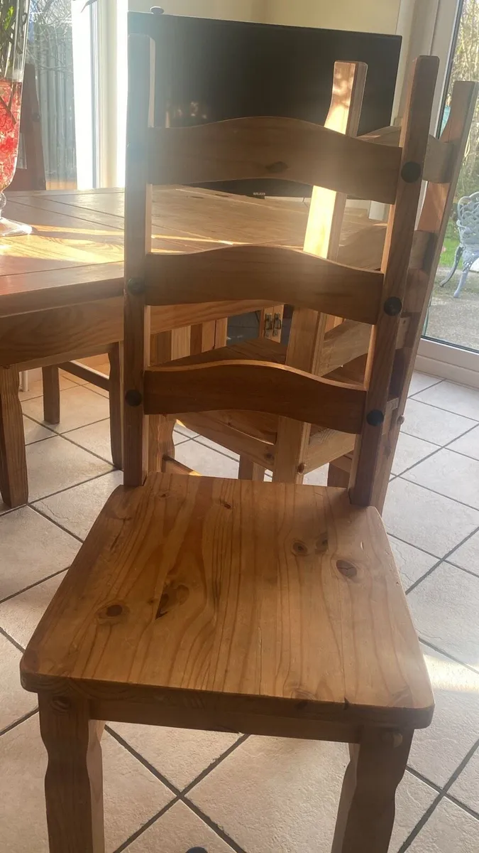 Pine table and 6 chairs - Image 3