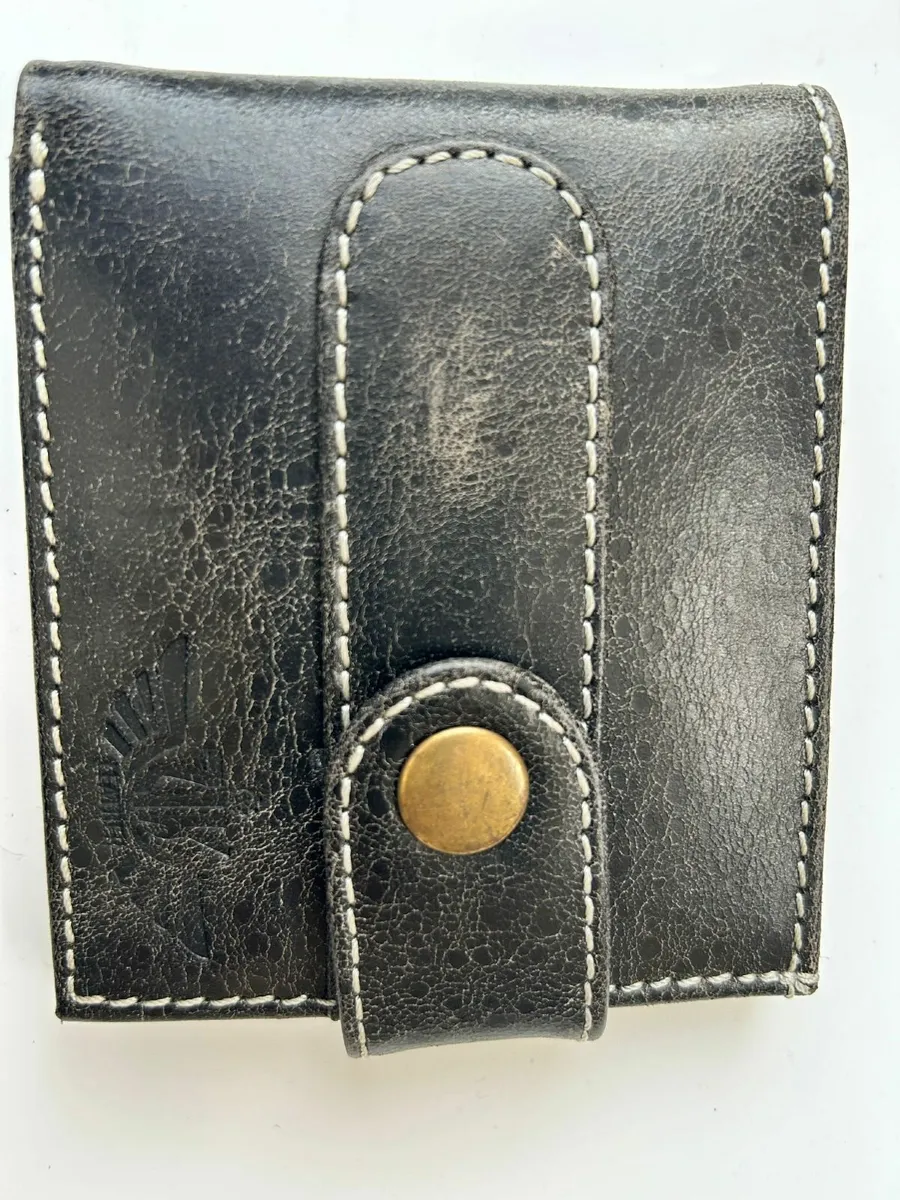 Leather RFID blocking wallet with coins pocket - Image 1