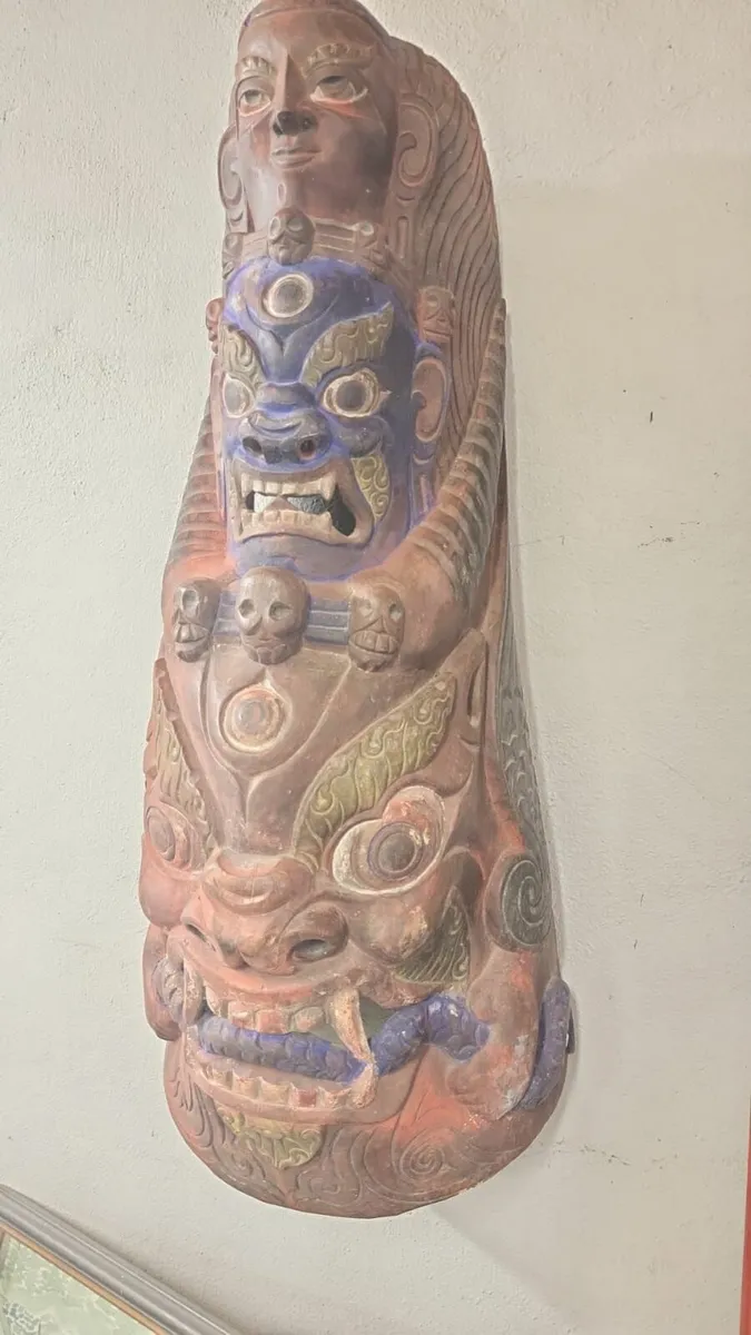 Large vintage Indonesian carved wood mask - Image 3