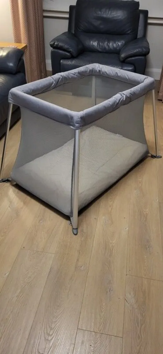 Travel cot - Image 1