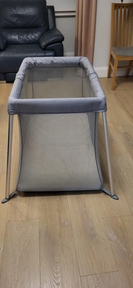 Travel cot - Image 2