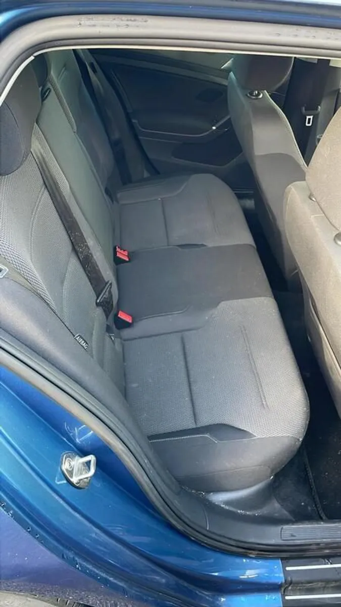 2013 Volkswagen Golf - Image 2