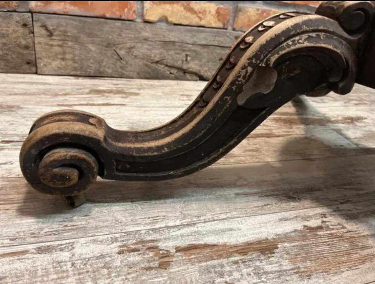 Vintage table leg - Image 3