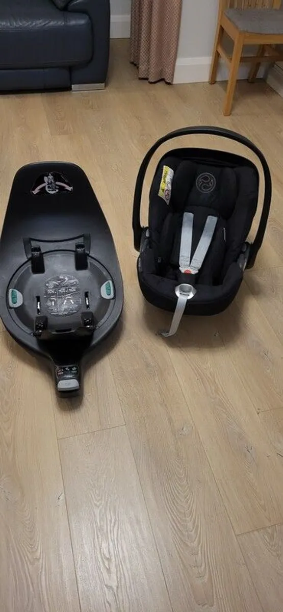 Cybex Cloud Z i-size car seat and base - Image 2