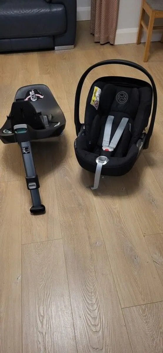 Cybex Cloud Z i-size car seat and base - Image 3