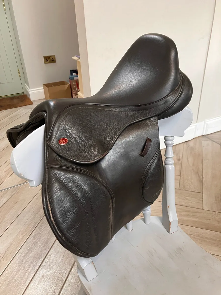 Kent and Masters 16 Inch Saddle - Image 3