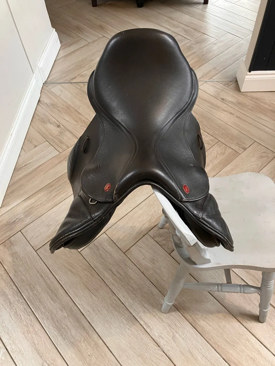 Kent and Masters 16 Inch Saddle - Image 4