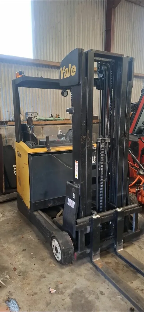 Electric  reack forklift - Image 1