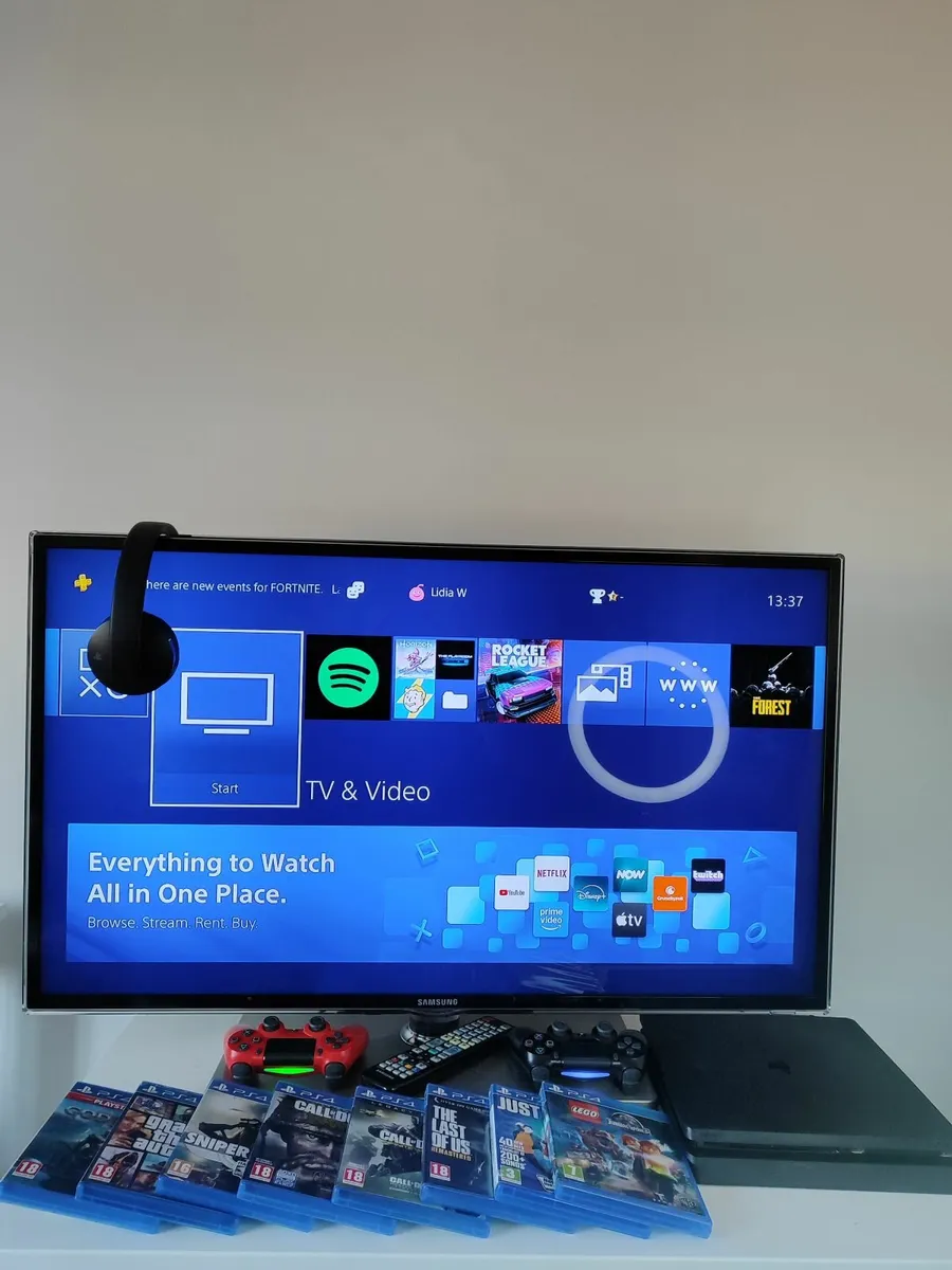 Samsung TV + PS4 - Image 1