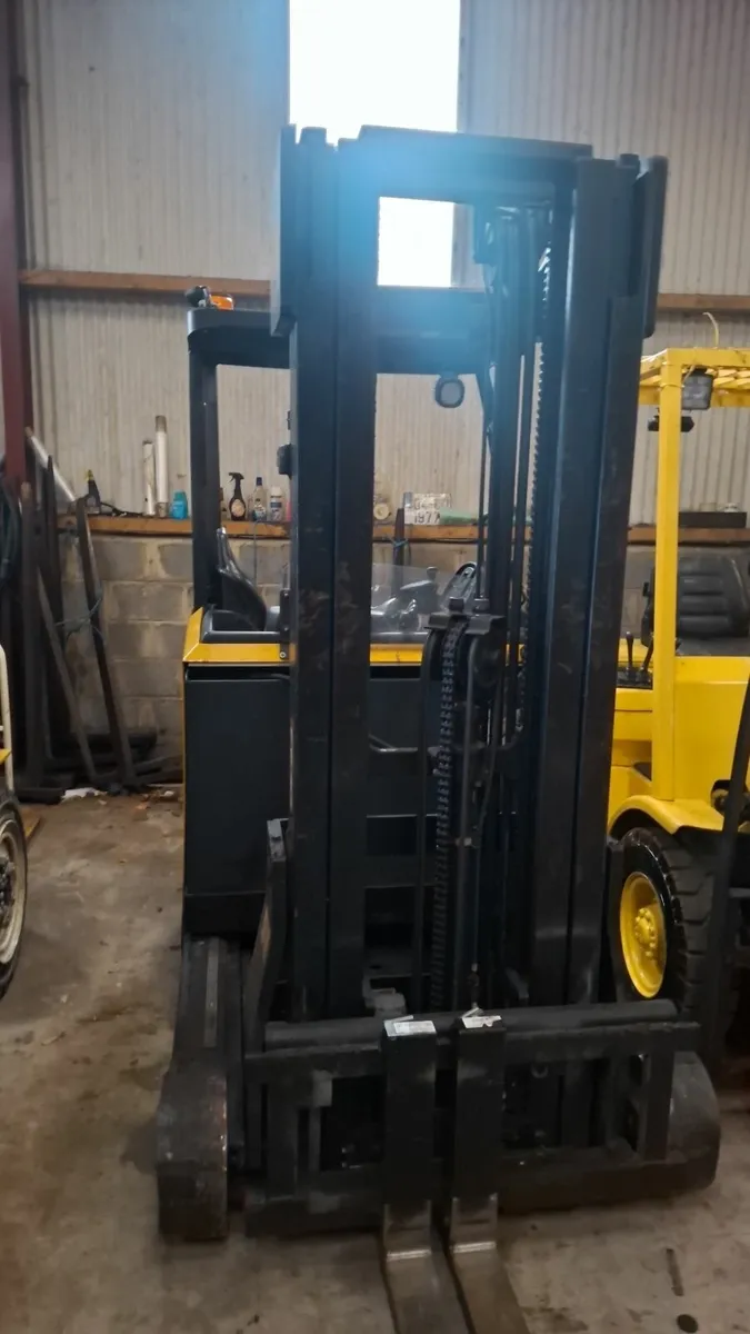 Electric  reack forklift - Image 3