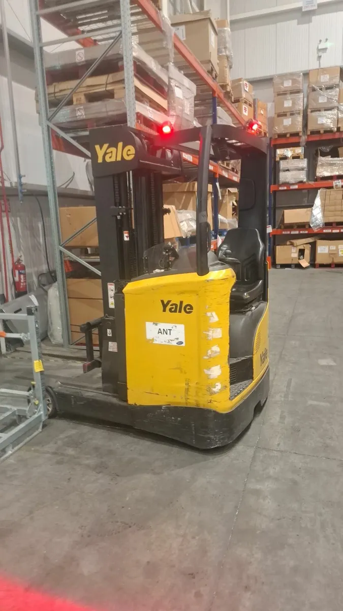 Electric  reack forklift - Image 4