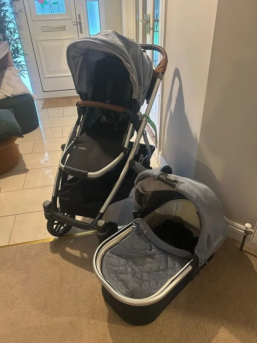 Uppababy Vista V1 Travel System - Image 1