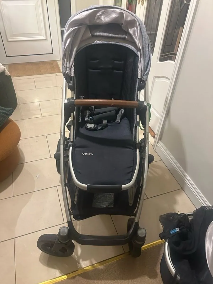 Uppababy Vista V1 Travel System - Image 2
