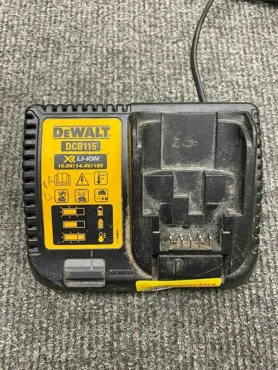 Dewalt Charger DCB115 - Image 1