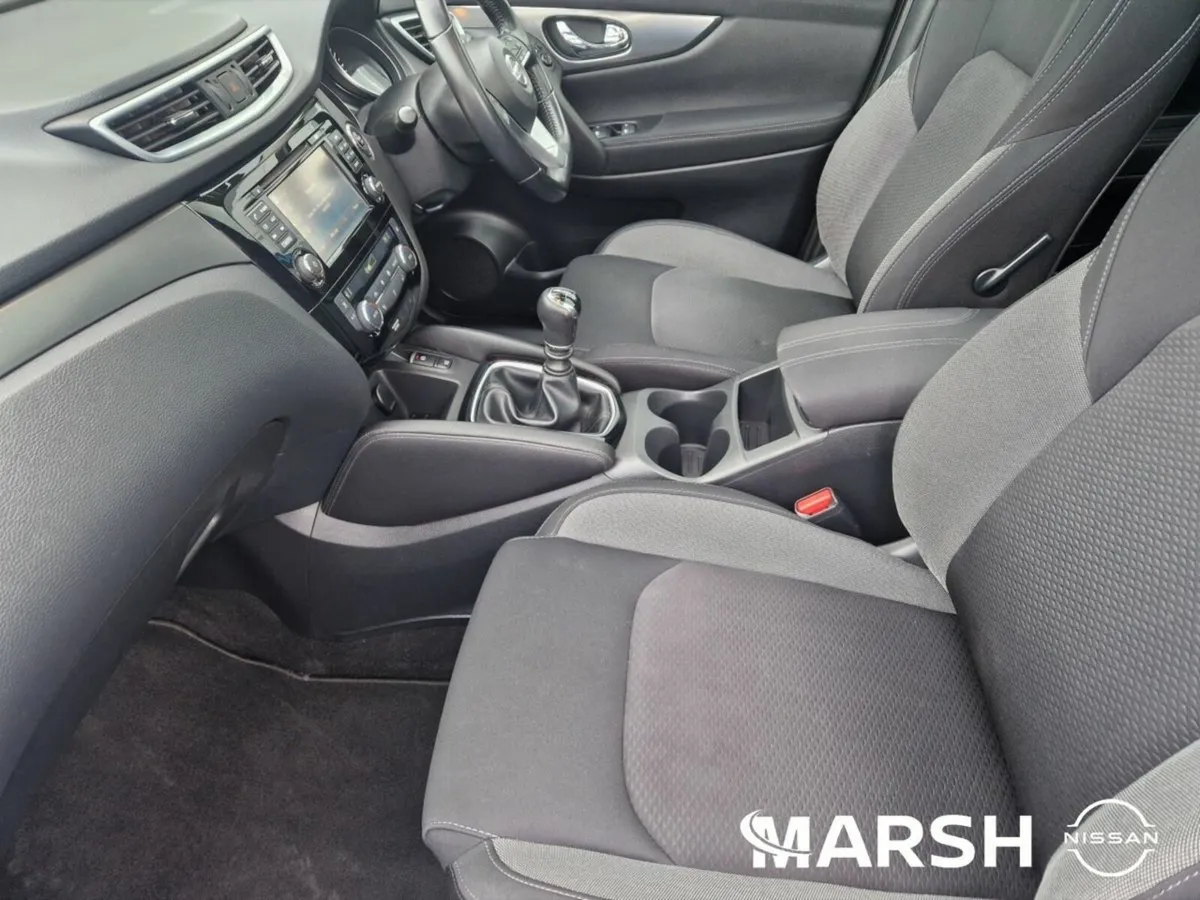 Nissan Qashqai 1.5 DSL SV PREMIUM SS 18 4DR - Image 4