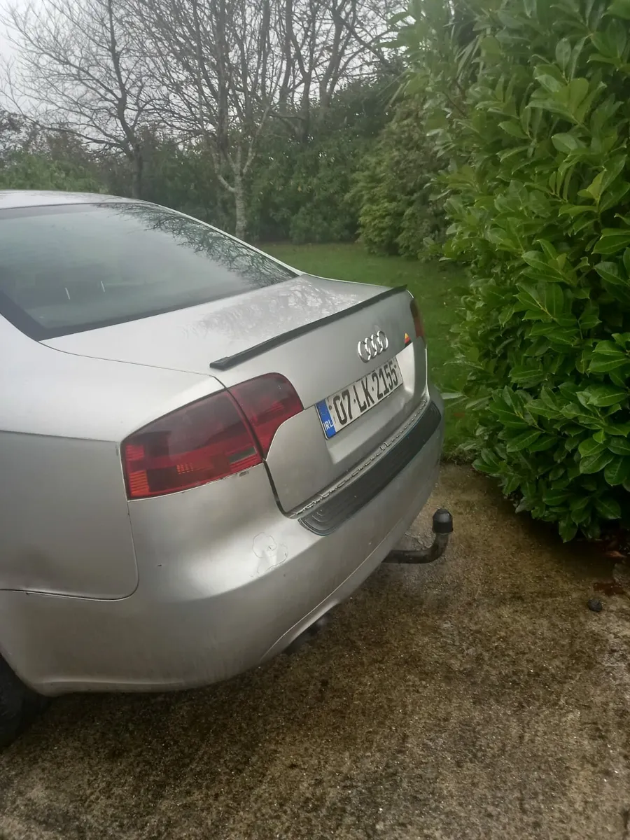 2x Audi A4 for parts or repair - Image 2