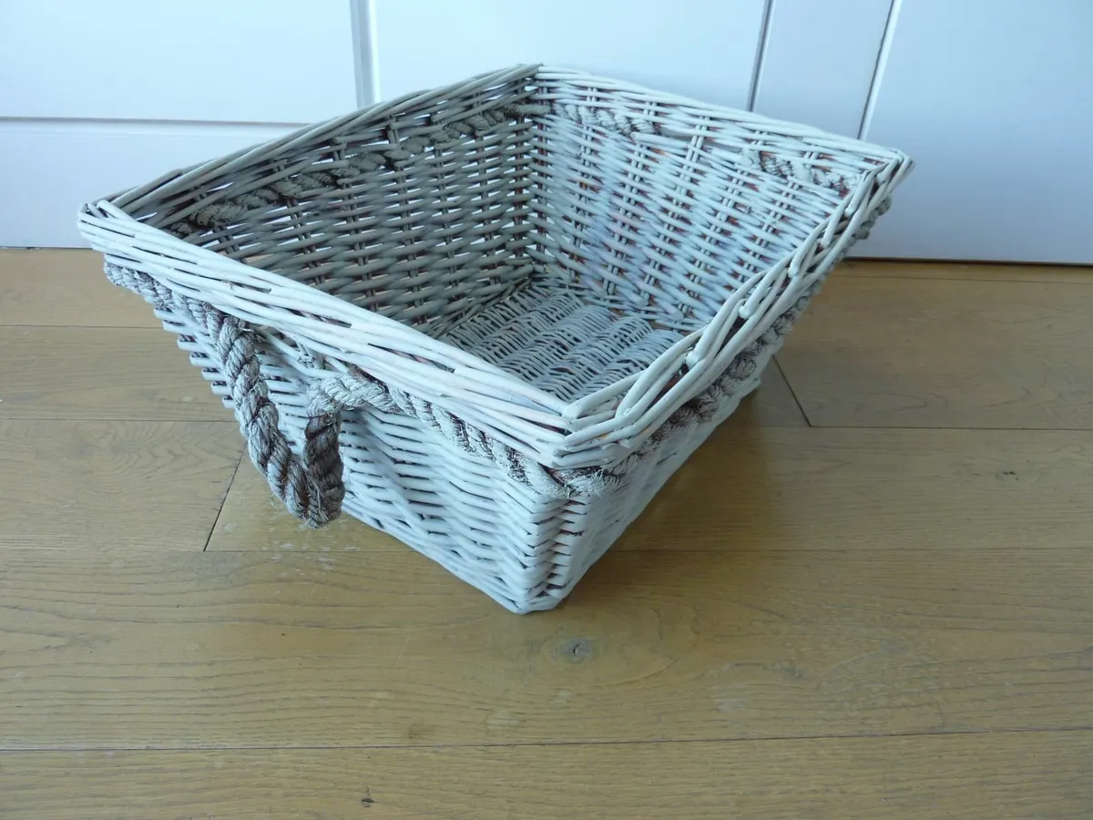 Large Wicker basket - Image 1