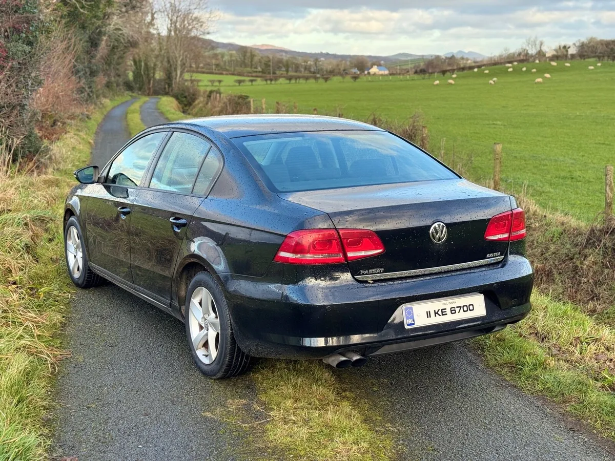 2011 Volkswagen Passat - Image 4
