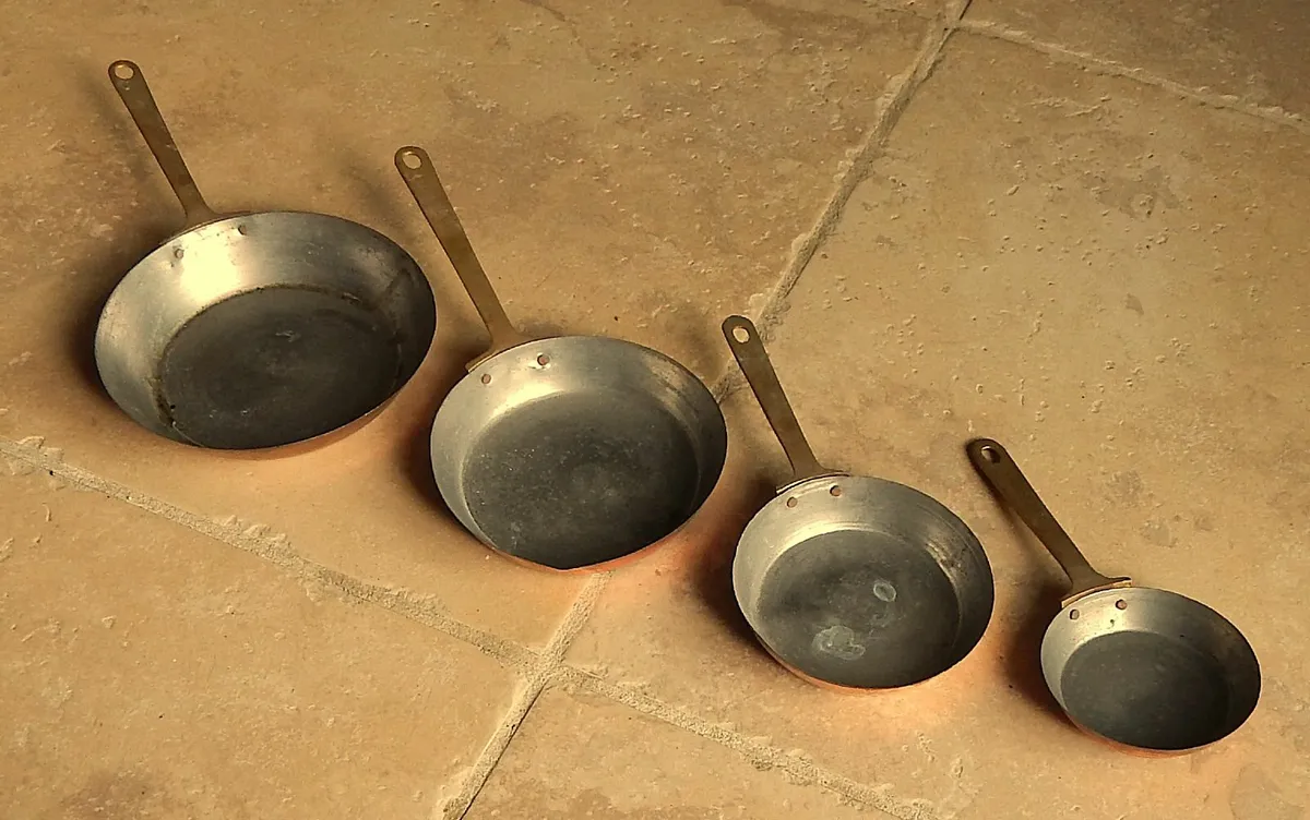 Set of 4 Vintage Small Copper & Brass Pans - Image 2