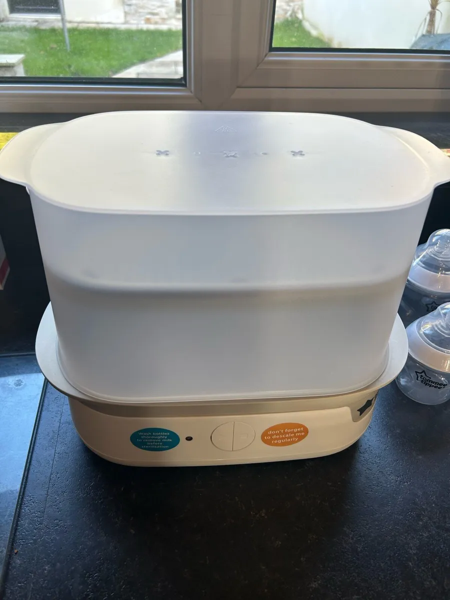 Tommee Tippee Bottle Steriliser & Bottles - Image 1