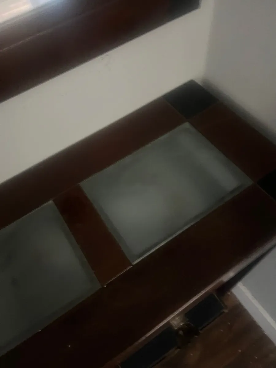 Table and mirror - Image 1