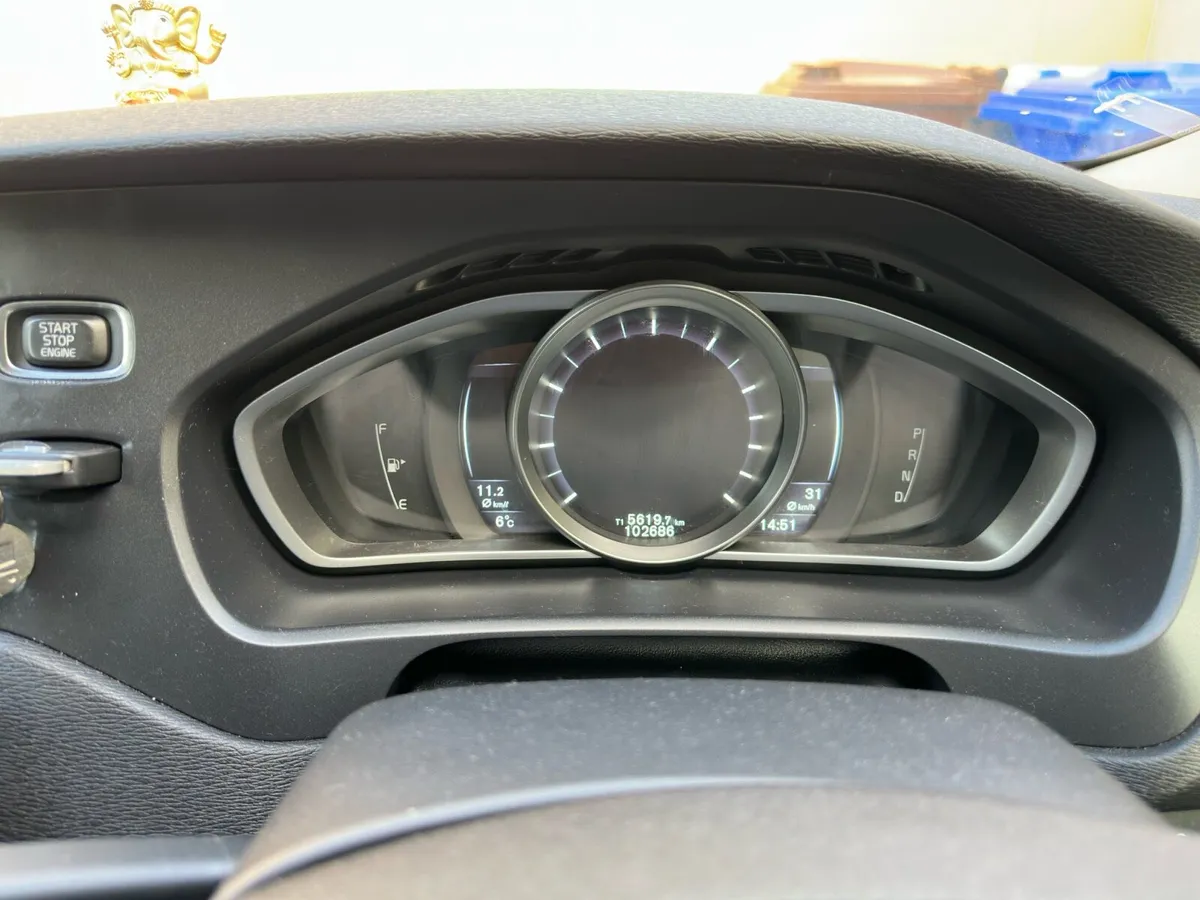 Volvo V40 T4 Automatic - Low Mileage - Image 4