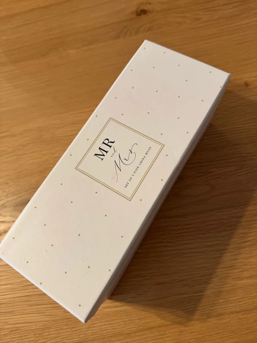 Mr and Mrs Heart&Bow China Mugs - Image 3