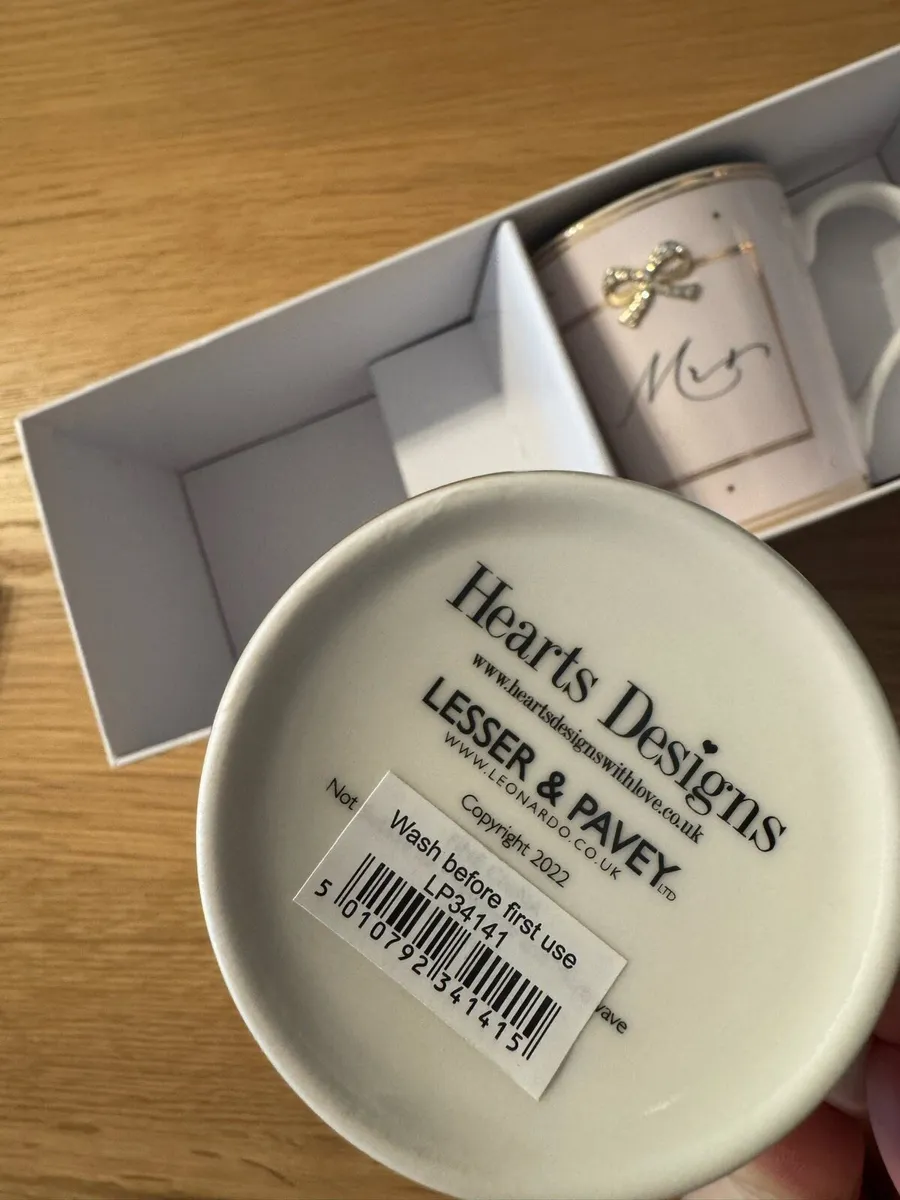 Mr and Mrs Heart&Bow China Mugs - Image 4