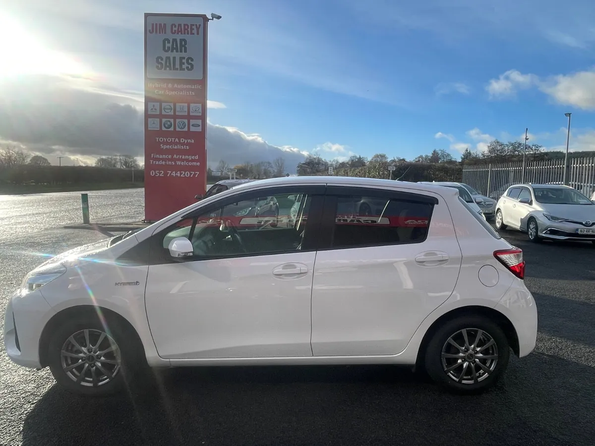 2017-1 Toyota Yaris - Image 4