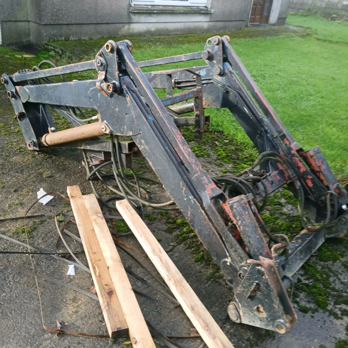 Bomford front end loader and brackets€900 - Image 1