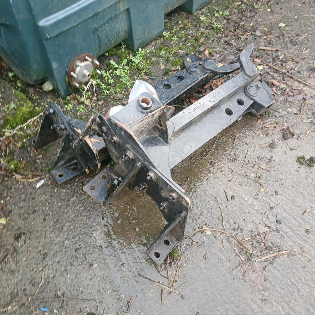 Bomford front end loader and brackets€900 - Image 3