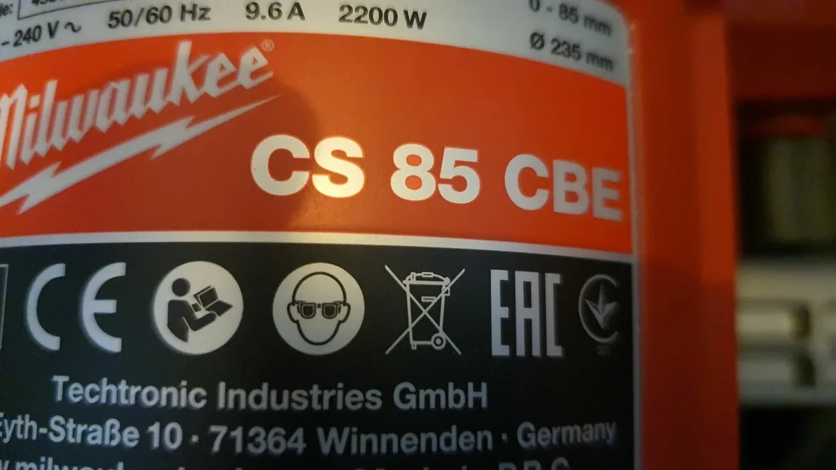 2200W Milwaukee 235mm Circular Saw - Image 3