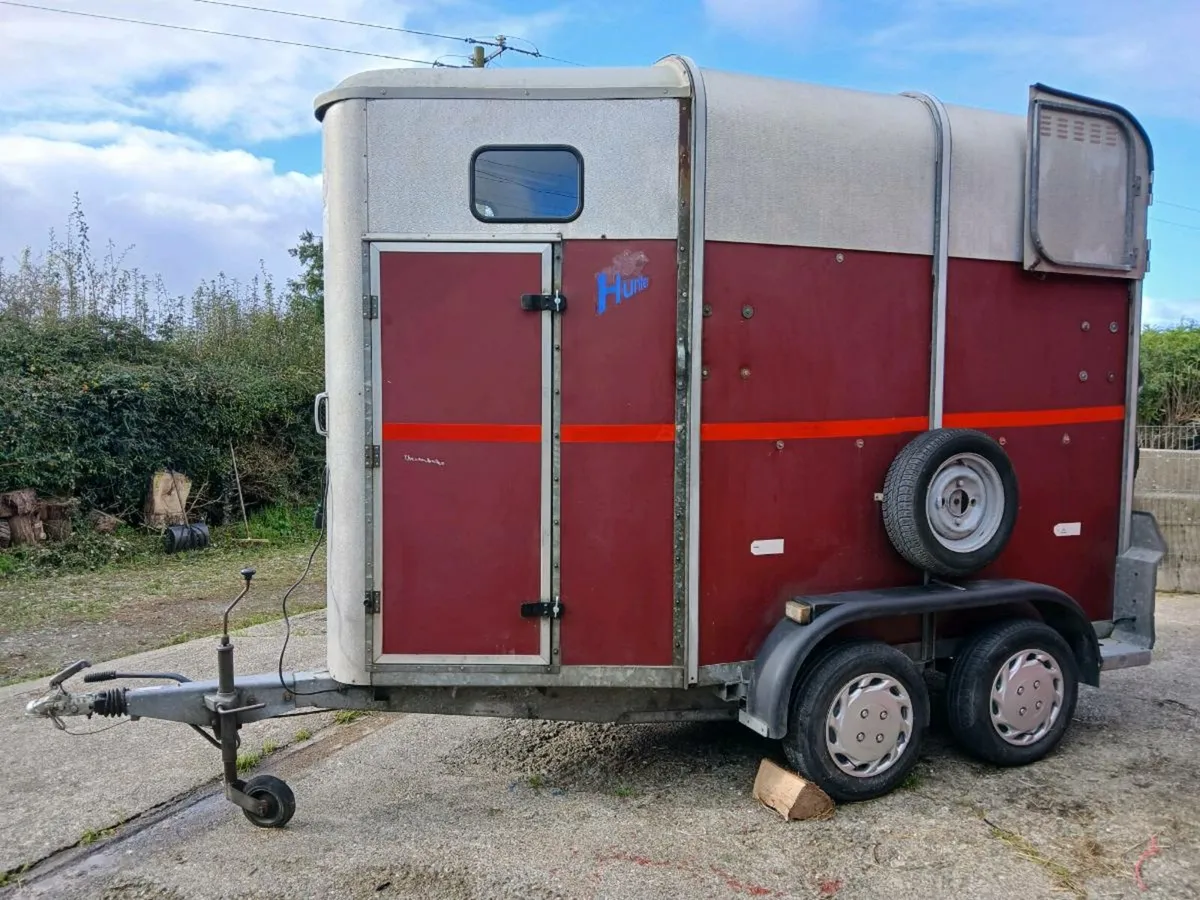 Horse boxes - Image 1