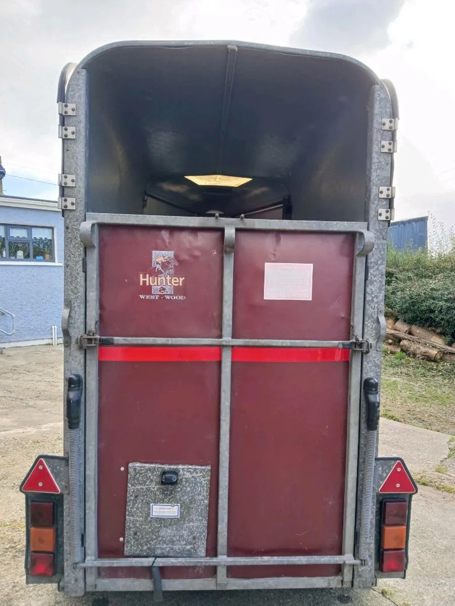 Horse boxes - Image 4