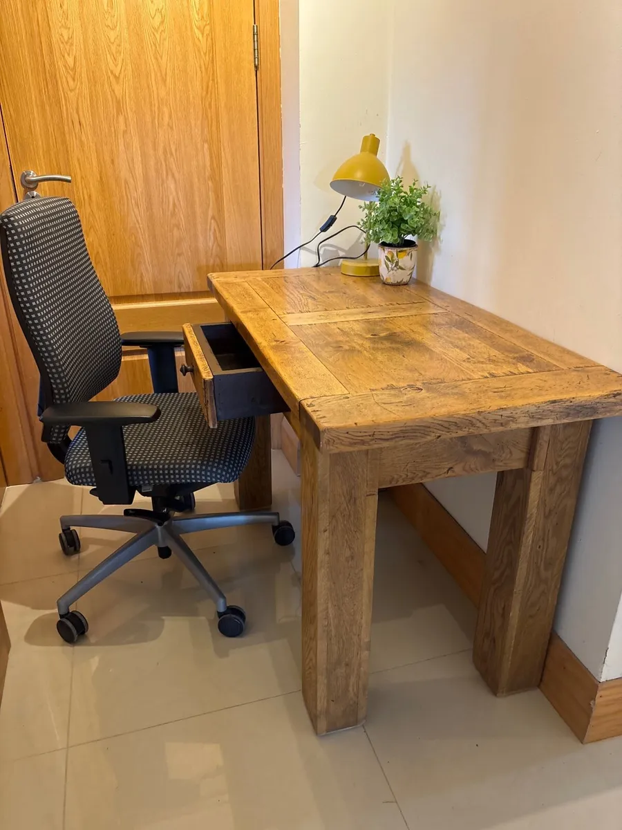 Table/desk and chair - Image 1