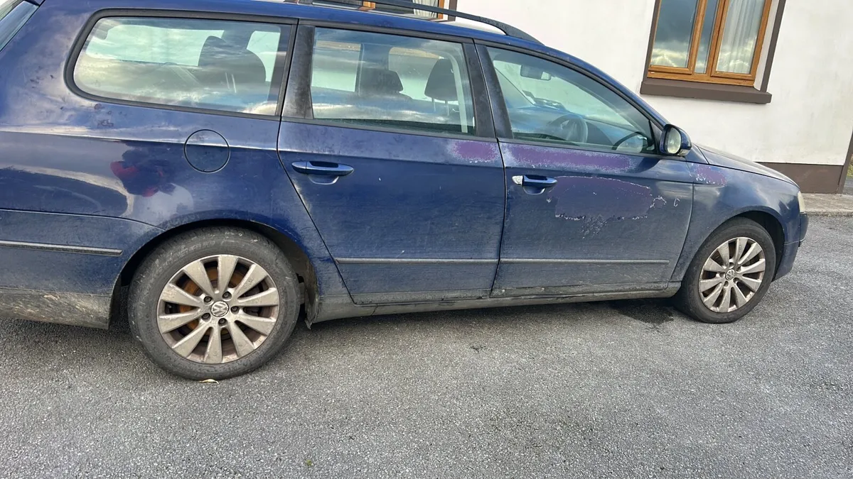 Volkswagen Passat 2009 - Image 3