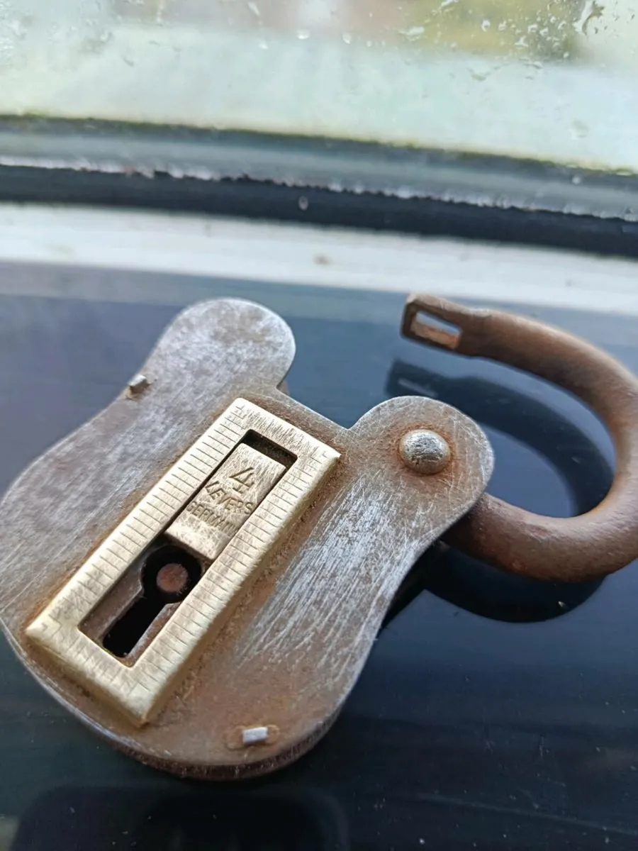 Beautiful old steel and copper lock - Image 1