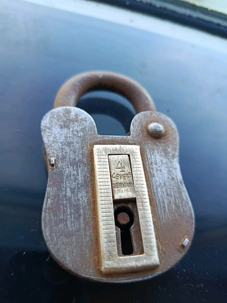 Beautiful old steel and copper lock - Image 2
