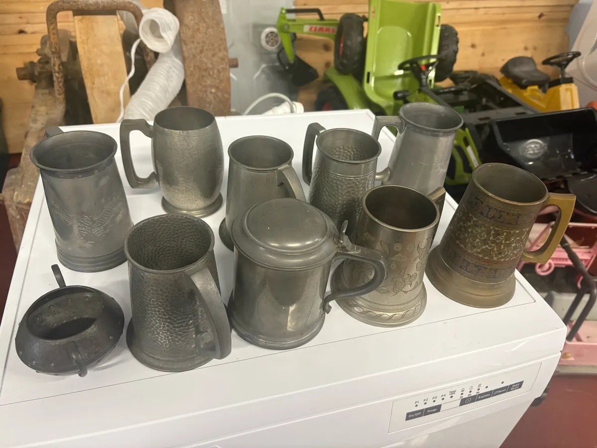 Lot of pewter and brass tankards - Image 2
