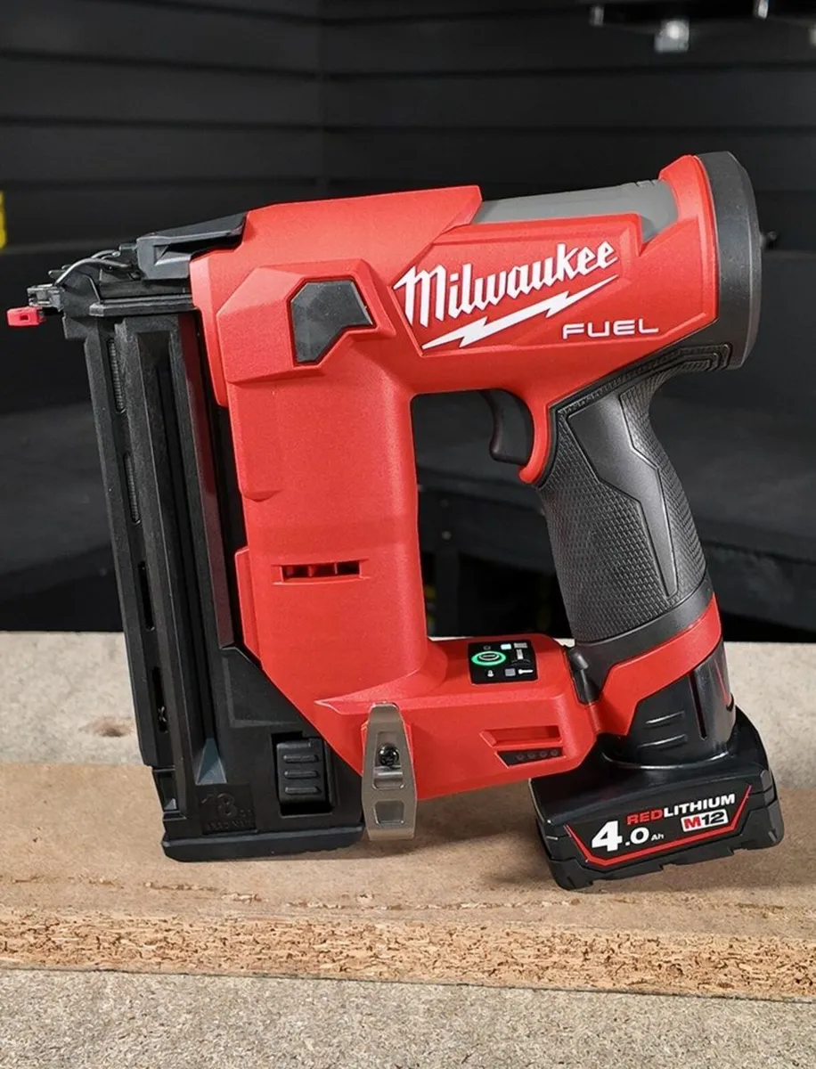 Milwaukee M12 Fuel 18Ga Brad Nailer kit - Image 4