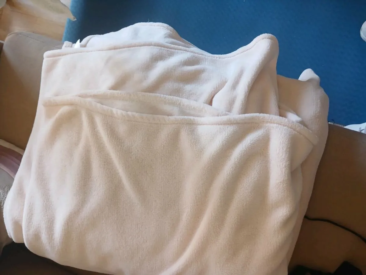 Large throw/blanket - Image 2