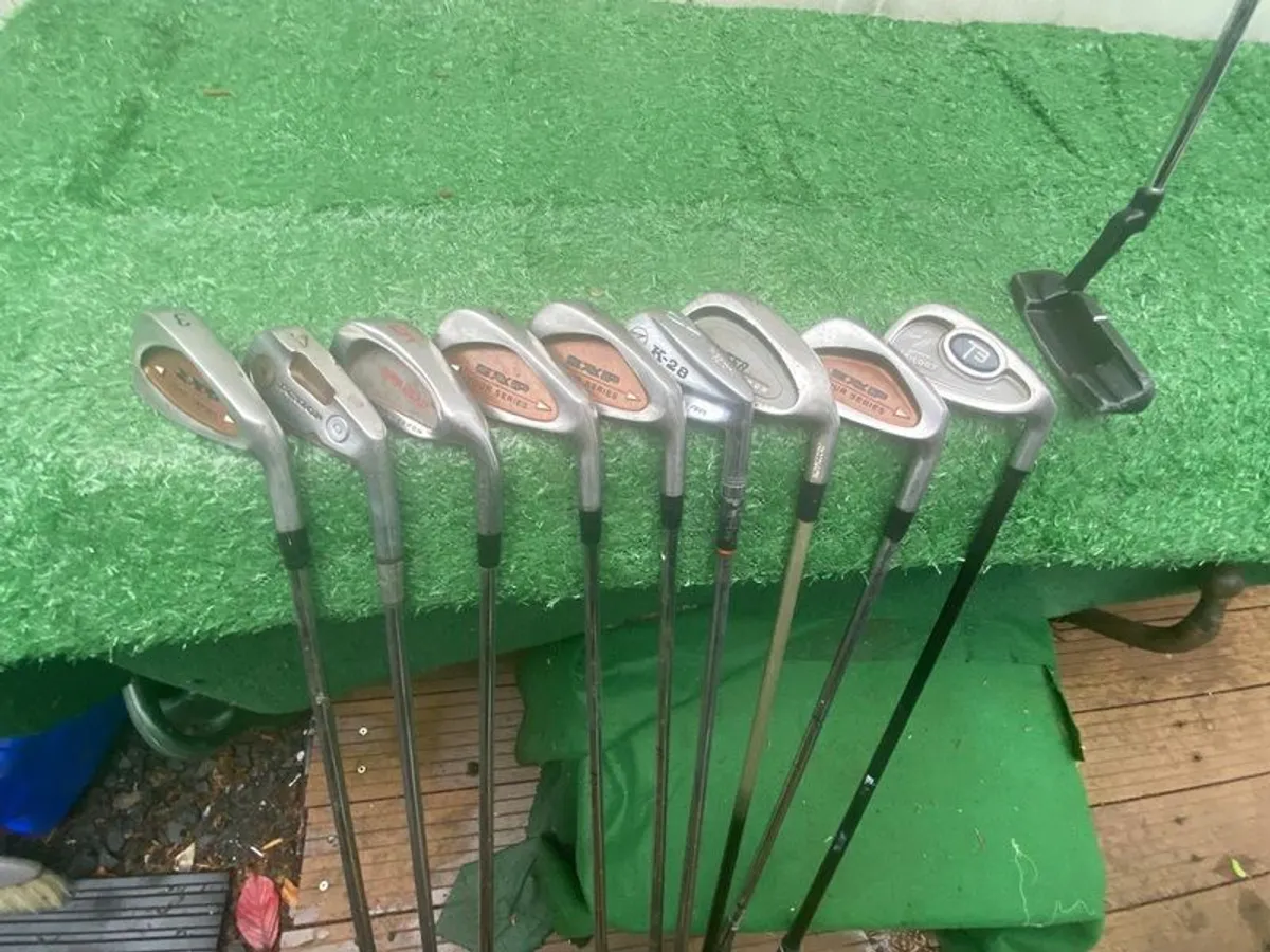 golf bag and clubs - Image 1