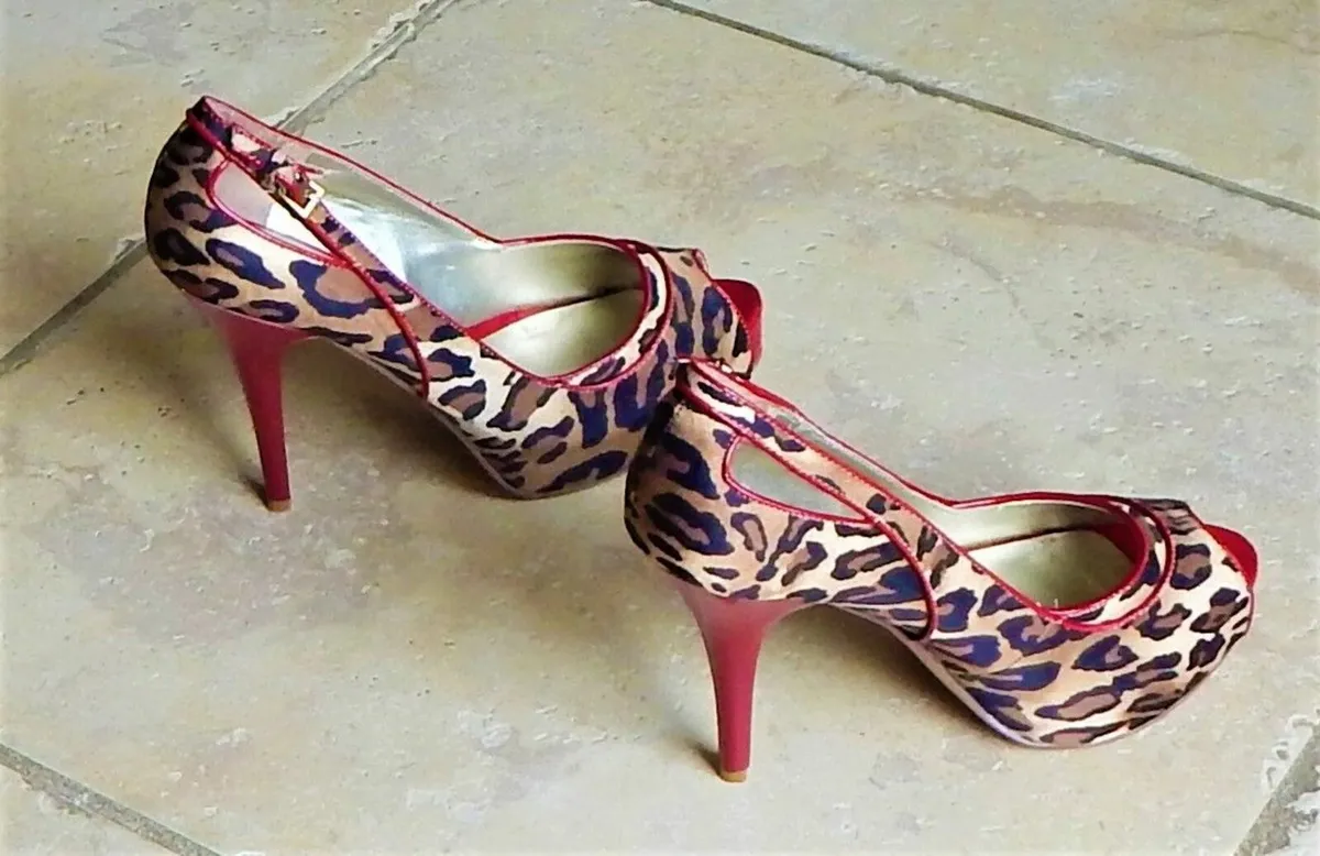 Pair of Ladies Guess Shoes, Size 6 - Image 3